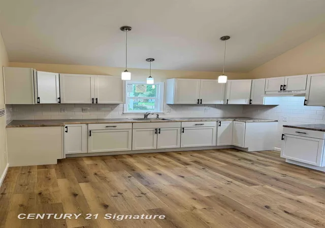 Photo 4 of Single family home for sale at 1910 Newberry Dr, Saginaw, MI 48602 | MLS# 61050221559 | Listing updated on 2026-09-11