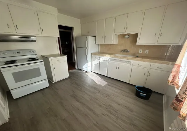 Photo 4 of Multi family home for sale at 14501 E State Fair St, Detroit, MI 48205 | MLS# 20261073582 | Listing updated on 2026-09-12