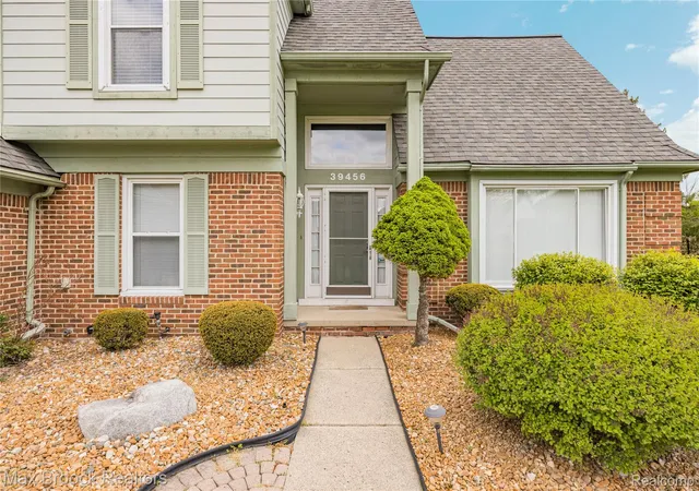 Photo 4 of Single family home for sale at 39456 Squire Rd, Novi, MI 48375 | MLS# 20261073583 | Listing updated on 2026-09-12