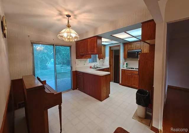 Photo 4 of Single family home for sale at 37054 Maas Dr, Sterling Heights, MI 48312 | MLS# 20261073587 | Listing updated on 2026-09-12
