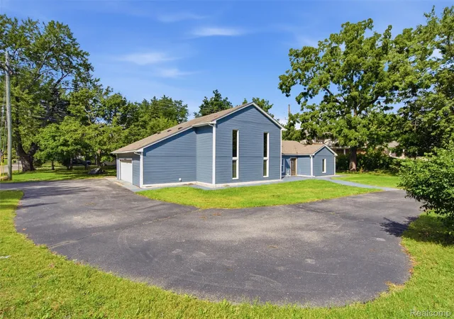 Photo 2 of Single family home for sale at 3700 Green Lake Rd, West Bloomfield, MI 48324 | MLS# 20261073590 | Listing updated on 2026-09-13