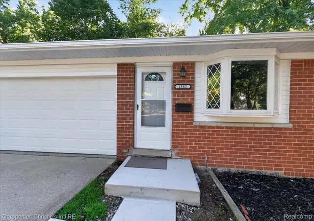 Photo 2 of Single family home for sale at 1582 Stephens Dr, Ypsilanti, MI 48198 | MLS# 20261073589 | Listing updated on 2026-09-11
