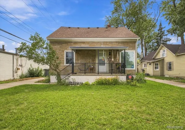 Photo 2 of Single family home for sale at 31 W Granet Ave, Hazel Park, MI 48030 | MLS# 20261073592 | Listing updated on 2026-09-12