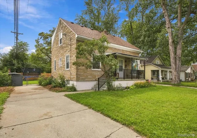Photo 2 of Single family home for sale at 31 W Granet Ave, Hazel Park, MI 48030 | MLS# 20261073592 | Listing updated on 2026-09-12