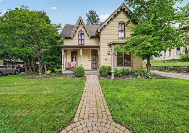 Photo 2 of Single family home for sale at 347 N Madison St, Marshall, MI 49068 | MLS# 64026048561 | Listing updated on 2026-09-17