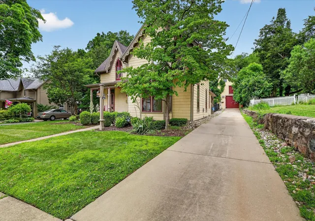 Photo 3 of Single family home for sale at 347 N Madison St, Marshall, MI 49068 | MLS# 64026048561 | Listing updated on 2026-09-17
