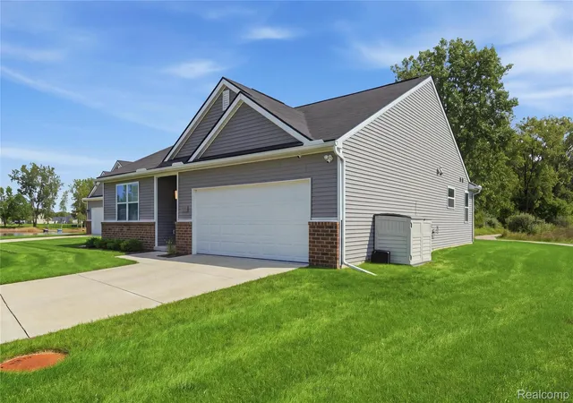 Listing Photo 3 - Condo for sale in building located at 6963 Sweet Water Dr, Ypsilanti, MI 48197
