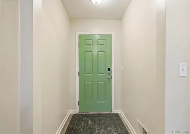 Listing Photo 4 - Condo for sale in building located at 6963 Sweet Water Dr, Ypsilanti, MI 48197