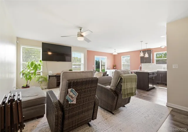 Listing Photo 5 - Condo for sale in building located at 6963 Sweet Water Dr, Ypsilanti, MI 48197