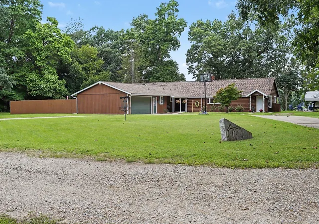 Photo 4 of Single family home for sale at 732 Community Dr, Battle Creek, MI 49014 | MLS# 66026048565 | Listing updated on 2026-09-11