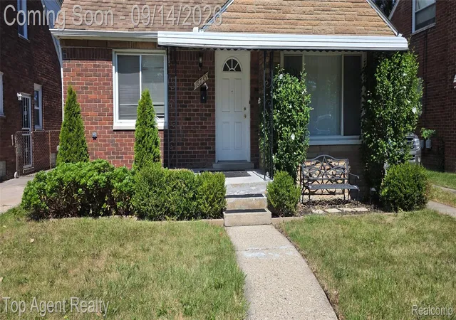 Photo 3 of Single family home for sale at 16735 Lincoln Ave Se, Eastpointe, MI 48021 | MLS# 20261073603 | Listing updated on 2026-09-16