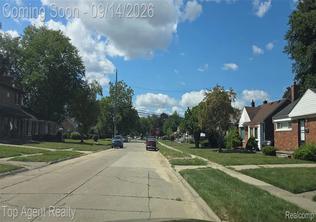 Photo 3 of Single family home for sale at 16735 Lincoln Ave SE, Eastpointe, MI 48021 | MLS# 20261073603 | Listing updated on 2026-09-16