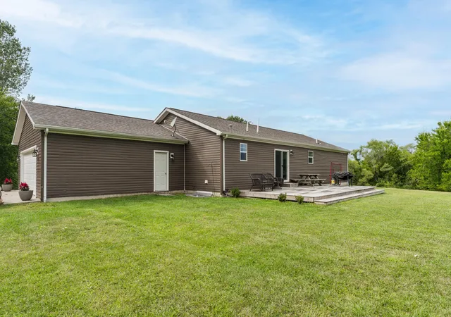 Photo 4 of Single family home for sale at 6048 Territorial Rd, Benton Harbor, MI 49022 | MLS# 69026048576 | Listing updated on 2026-09-14
