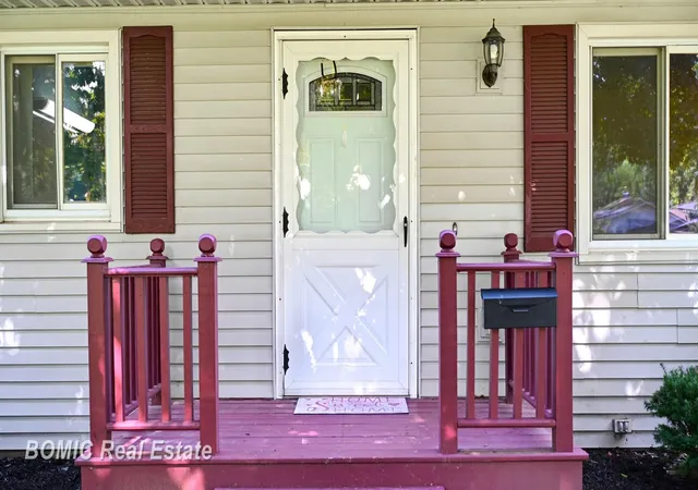 Photo 2 of Single family home for sale at 2450 Yellowstone St, Saginaw, MI 48603 | MLS# 61050221571 | Listing updated on 2026-09-15