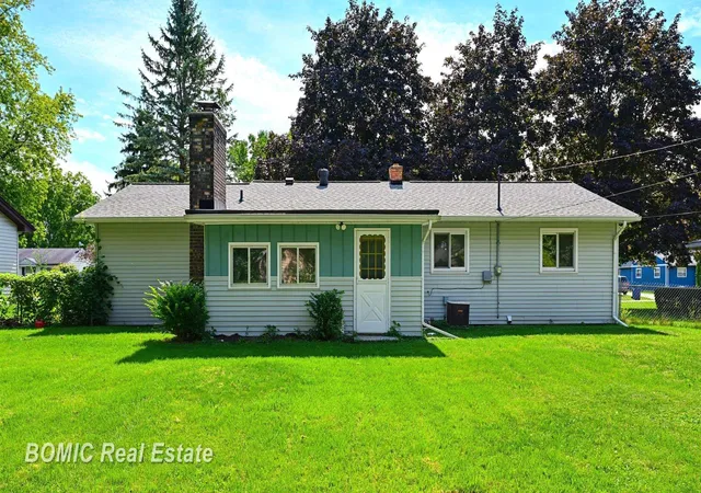 Photo 3 of Single family home for sale at 2450 Yellowstone St, Saginaw, MI 48603 | MLS# 61050221571 | Listing updated on 2026-09-15