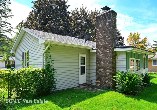 Photo 4 of Single family home for sale at 2450 Yellowstone St, Saginaw, MI 48603 | MLS# 61050221571 | Listing updated on 2026-09-15