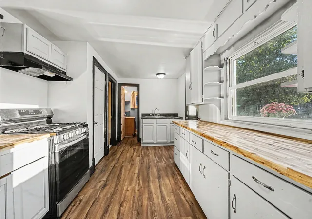 Photo 4 of Single family home for sale at 617 Wright St NE, Grand Rapids, MI 49505 | MLS# 65026048585 | Listing updated on 2026-09-13
