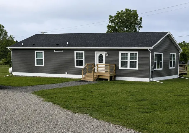 Photo 2 of Single family home for sale at 823 Hammont St, Owosso, MI 48867 | MLS# 55026048588 | Listing updated on 2026-09-12