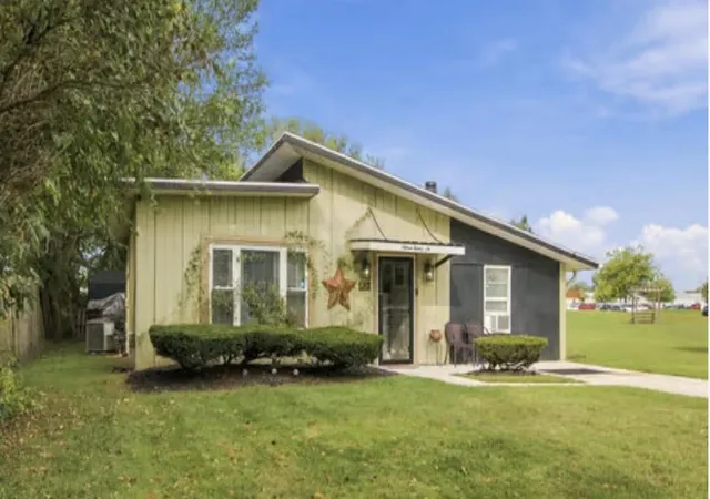 Photo 3 of Single family home for sale at 1526 Reeder Ave, Benton Harbor, MI 49022 | MLS# 69026048594 | Listing updated on 2026-09-17