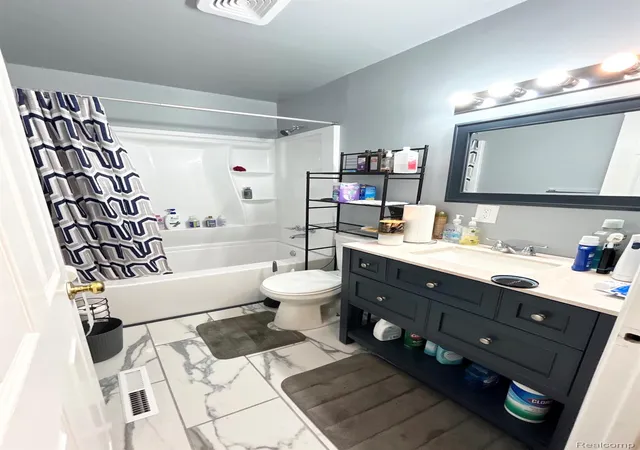 Photo 3 of Single family home for sale at 1622 Barbara Dr, Flint, MI 48504 | MLS# 20261073632 | Listing updated on 2026-09-12