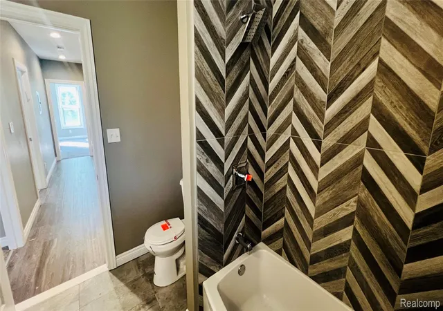 Listing Photo 2 - Condo for sale in building located at 233 Leicester Ct, Detroit, MI 48202 - Unit #