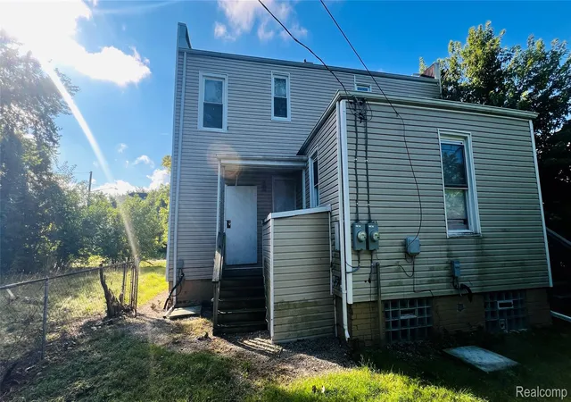 Listing Photo 3 - Condo for sale in building located at 233 Leicester Ct, Detroit, MI 48202