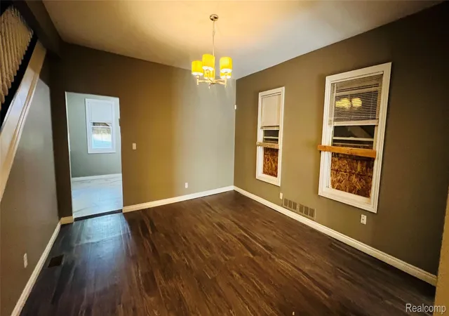 Listing Photo 4 - Condo for sale in building located at 233 Leicester Ct, Detroit, MI 48202