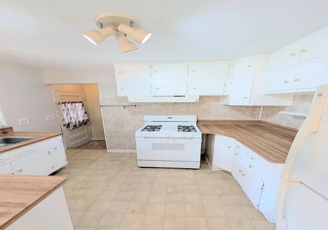 Photo 2 of Single family home for sale at 2734 Hampshire Rd, Ann Arbor, MI 48104 | MLS# 81026048599 | Listing updated on 2026-09-12