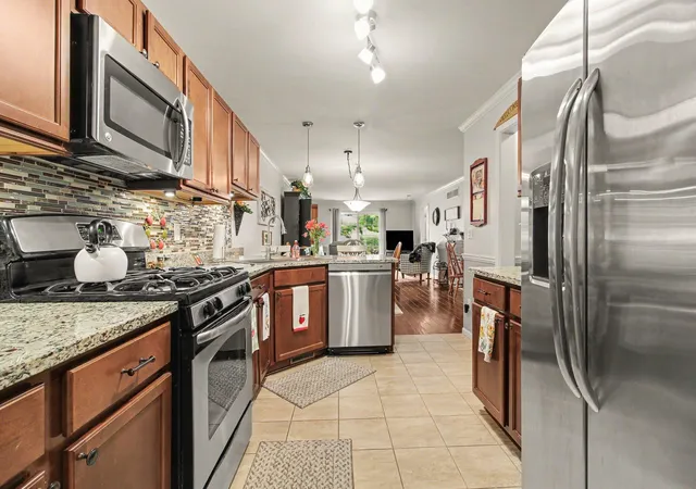 Listing Photo 4 - Condo for sale in building located at 301 Victoria Dr, Dexter, MI 48130