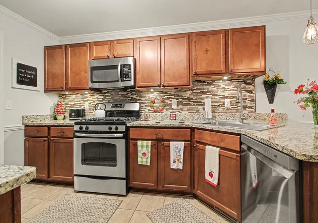 Listing Photo 5 - Condo for sale in building located at 301 Victoria Dr, Dexter, MI 48130