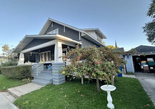 Photo 2 of Single family home for sale at 313 3rd Street, Manistee, MI 49660 | MLS# 67026048609 | Listing updated on 2026-09-14