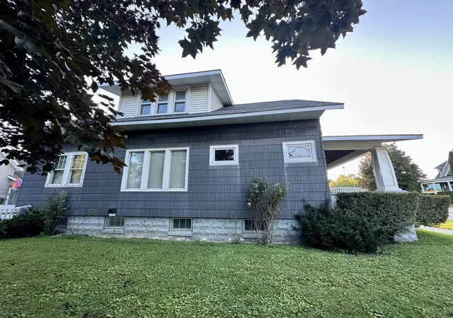 Photo 3 of Single family home for sale at 313 3rd Street, Manistee, MI 49660 | MLS# 67026048609 | Listing updated on 2026-09-14
