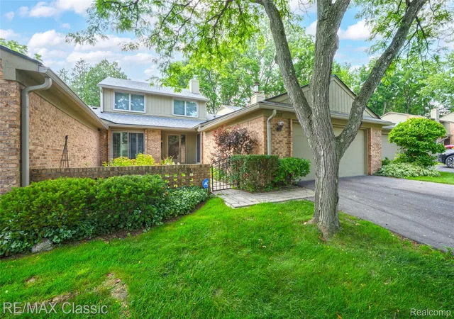 Photo 1 of Condo for sale at 727 Arbor Ct, Bloomfield Hills, MI 48304 | MLS# 20261073654 | Listing updated on 2026-10-18