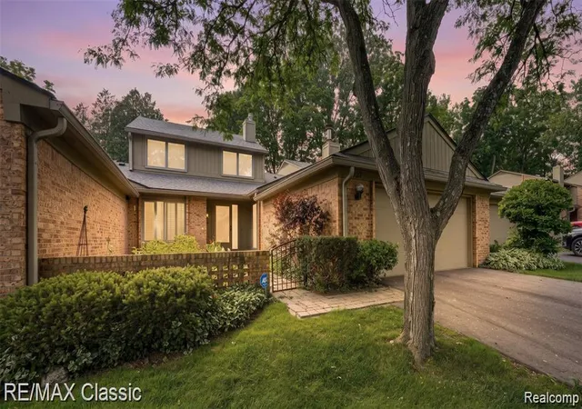 Photo 3 of Condo for sale at 727 Arbor Ct, Bloomfield Hills, MI 48304 | MLS# 20261073654 | Listing updated on 2026-10-18