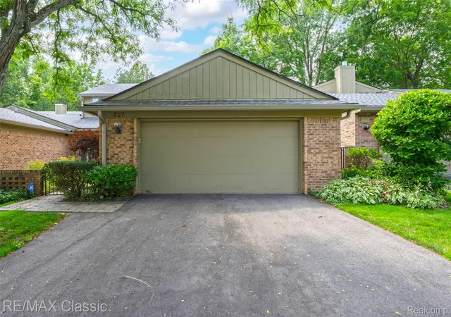 Listing Photo 5 - Condo for sale in building located at 727 Arbor Ct, Bloomfield Hills, MI 48304