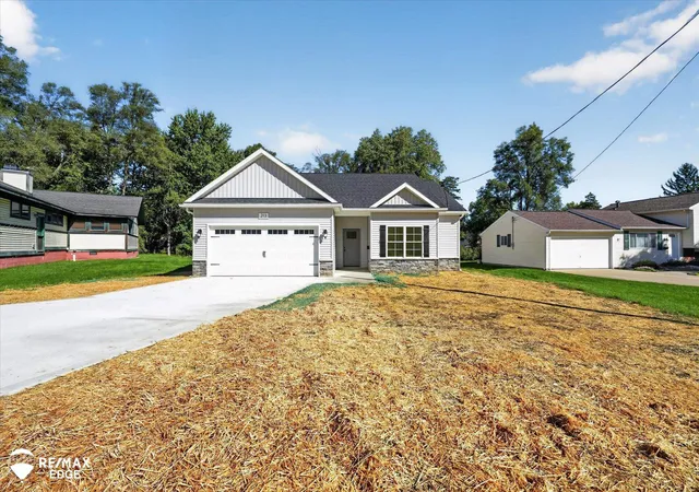 Photo 1 of Single family home for sale at 213 Mcfarland St, Grand Blanc, MI 48439 | MLS# 5050221586 | Listing updated on 2026-10-12