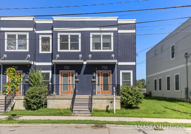 Photo 1 of Single family home for sale at 735 Bates St Se, Grand Rapids, MI 49503 | MLS# 65026048623 | Listing updated on 2026-10-27