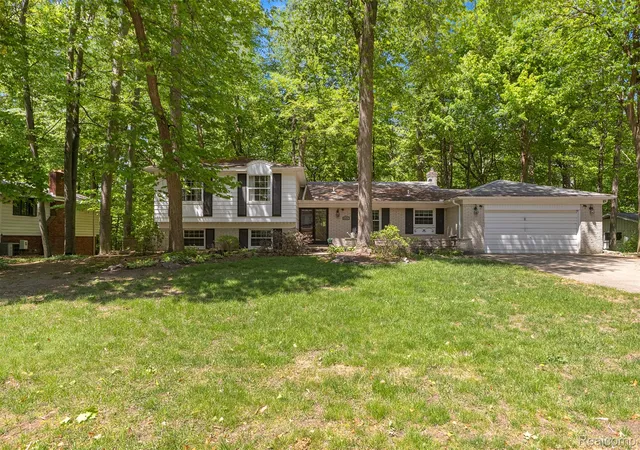Photo 3 of Single family home for sale at 21257 Woodfarm Dr, Northville, MI 48167 | MLS# 20261073670 | Listing updated on 2026-10-18