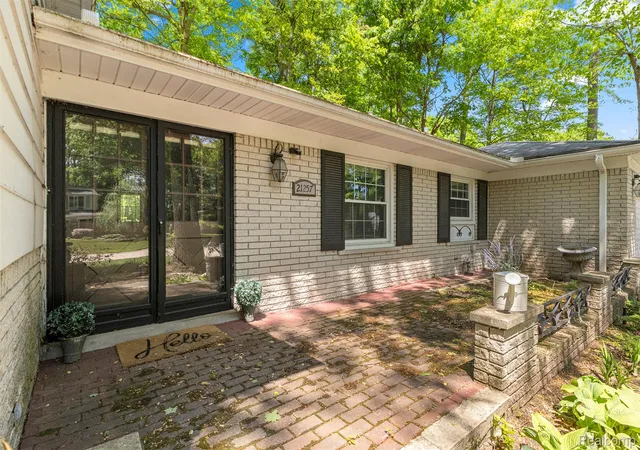 Photo 4 of Single family home for sale at 21257 Woodfarm Dr, Northville, MI 48167 | MLS# 20261073670 | Listing updated on 2026-10-18