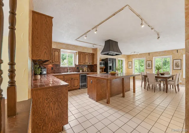 Photo 4 of Single family home for sale at 2877 Burgess Hl Dr, Waterford, MI 48329 | MLS# 20261073688 | Listing updated on 2026-10-04