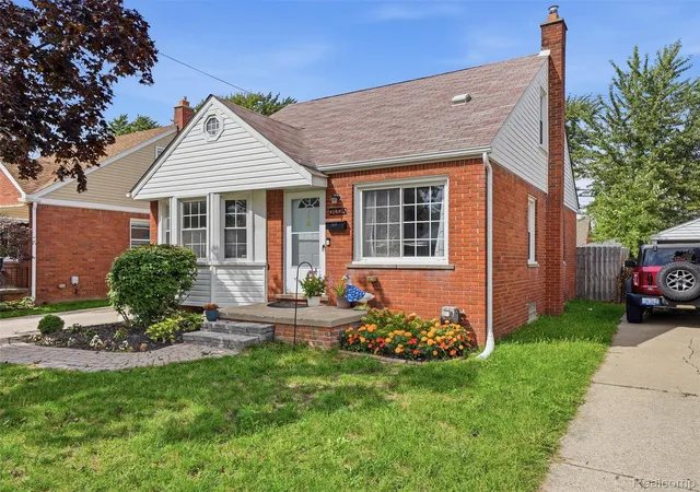 Photo 3 of Single family home for sale at 21325 Frazho St, Saint Clair Shores, MI 48081 | MLS# 20261073692 | Listing updated on 2026-10-04