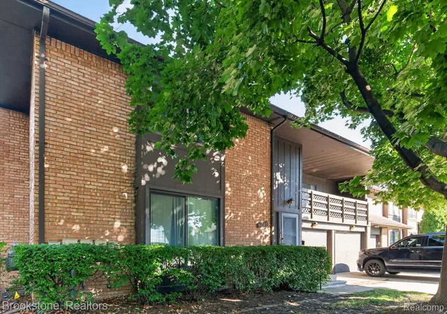 Photo 1 of Condo for sale at 37128 Clubhouse Dr #37, Sterling Heights, MI 48312 | MLS# 20261073693 | Listing updated on 2026-10-10