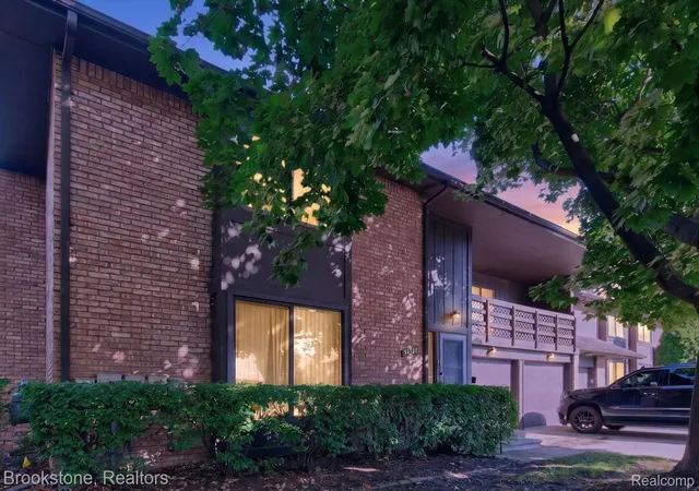 Photo 2 of Condo for sale at 37128 Clubhouse Dr #37, Sterling Heights, MI 48312 | MLS# 20261073693 | Listing updated on 2026-10-10