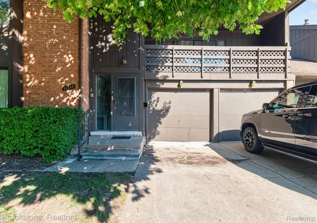 Photo 3 of Condo for sale at 37128 Clubhouse Dr #37, Sterling Heights, MI 48312 | MLS# 20261073693 | Listing updated on 2026-10-10