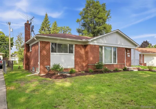 Photo 3 of Single family home for sale at 14313 Deering St, Livonia, MI 48154 | MLS# 20261073696 | Listing updated on 2026-10-04