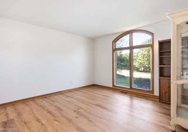 Photo 2 of Single family home for sale at 3016 Charlwood Dr, Rochester Hills, MI 48306 | MLS# 58050221607 | Listing updated on 2026-10-28