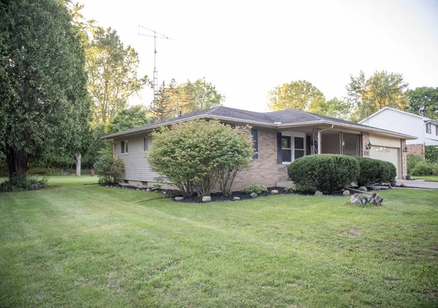 Photo 2 of Single family home for sale at 1282 Yorktown Dr, Flint, MI 48532 | MLS# 81026048685 | Listing updated on 2026-10-06