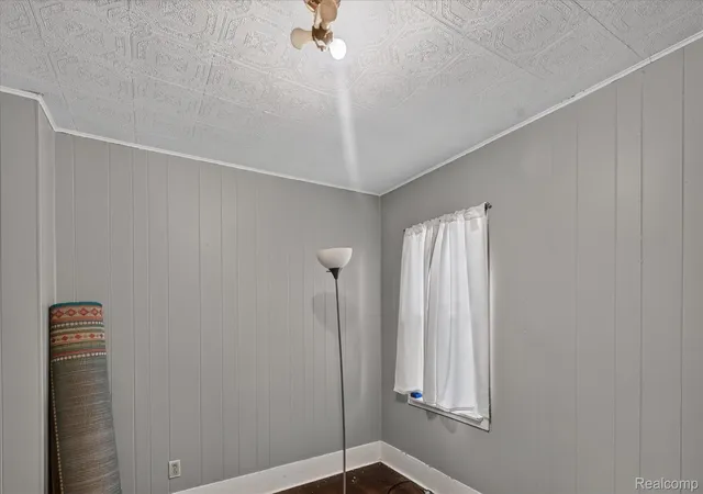 Photo 4 of Single family home for sale at 1737 Kollen St, Saginaw, MI 48602 | MLS# 20261073735 | Listing updated on 2026-10-26