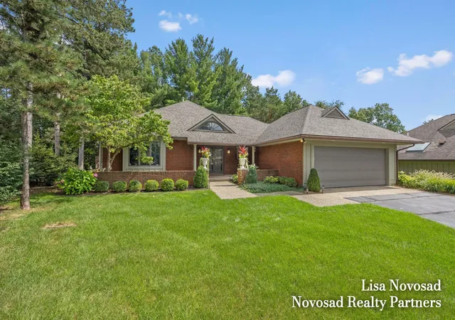 Photo 3 of Condo for sale at 3589 Charlevoix Dr Se, Grand Rapids, MI 49546 | MLS# 65026048698 | Listing updated on 2026-10-21
