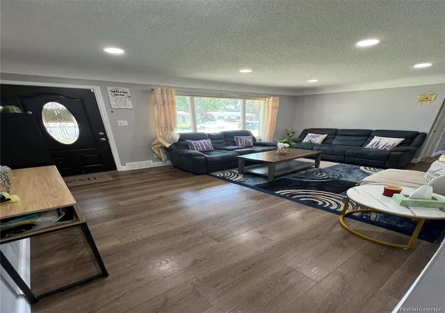 Photo 3 of Single family home for sale at 25529 Marilyn Ave, Warren, MI 48089 | MLS# 20261073755 | Listing updated on 2026-10-18